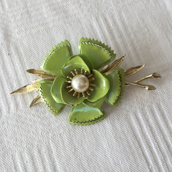 CORO Iridized Lime Green Enamel Metal Brooch - Picture 1 of 4